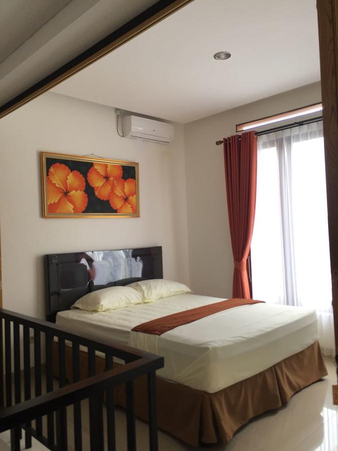 Padma Laguna Guesthouse Baturetno Exterior photo